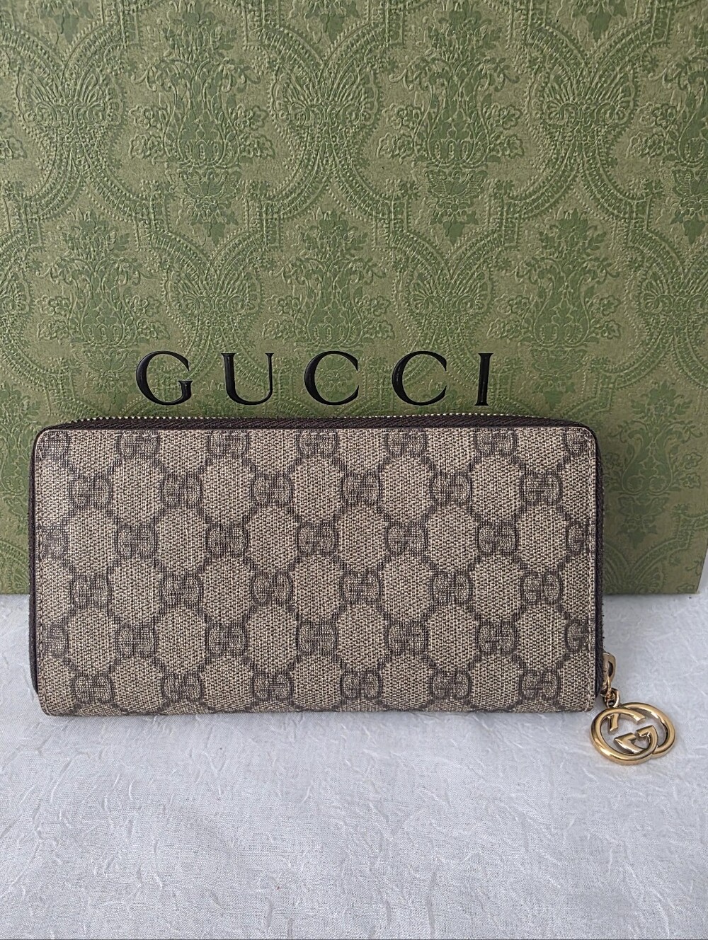 Auth Gucci GG Supreme Zip-Around Wallet